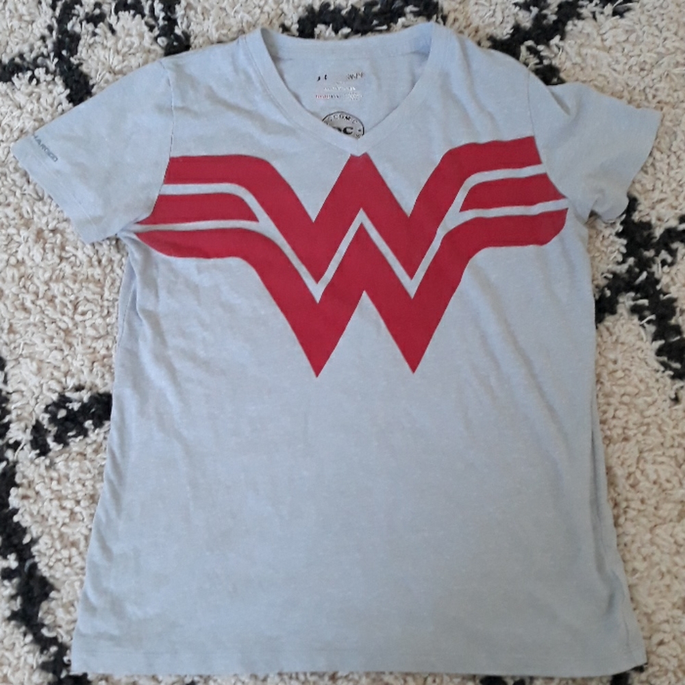 Wonder Woman Under Armour Small t shirt